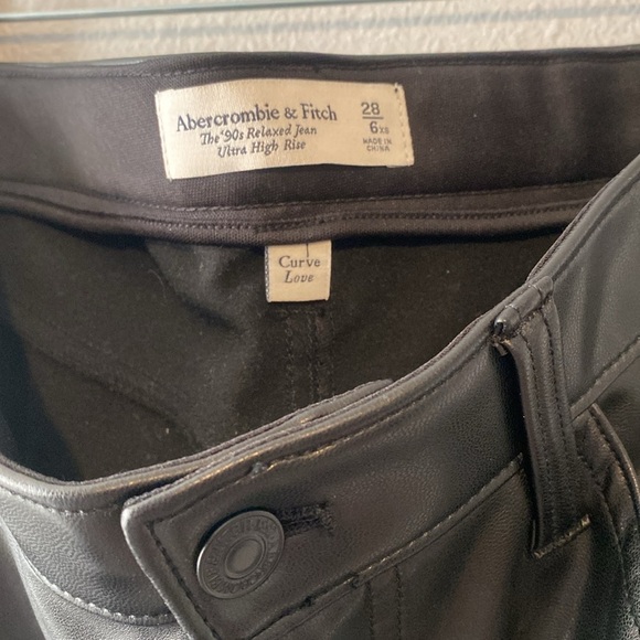 Abercrombie Vegan Leather 90s Relaxed Pant - Picture 4 of 9